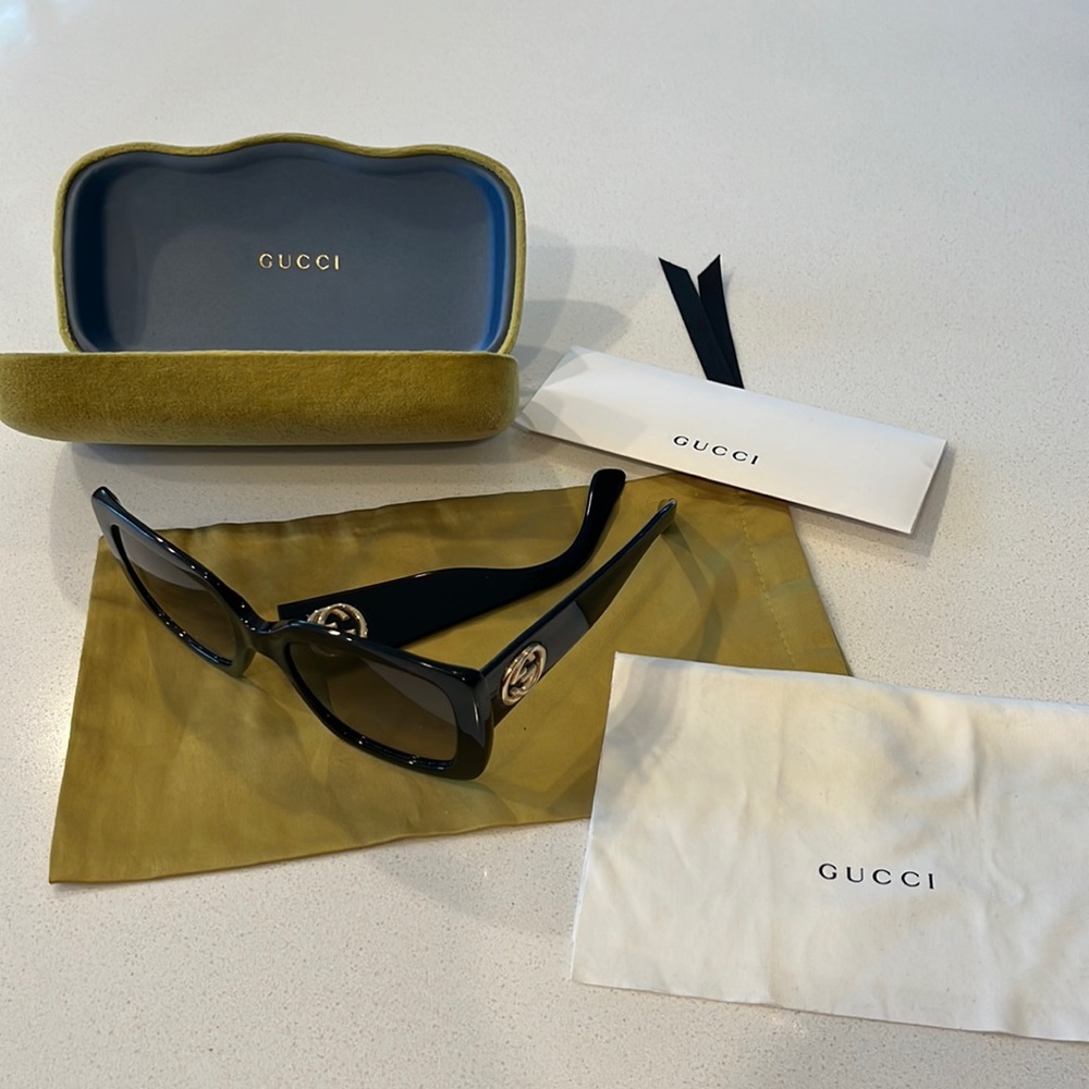 GUCCI Sunglasses with broken arm